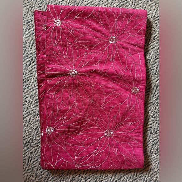 Table runner - Picture 1 of 2